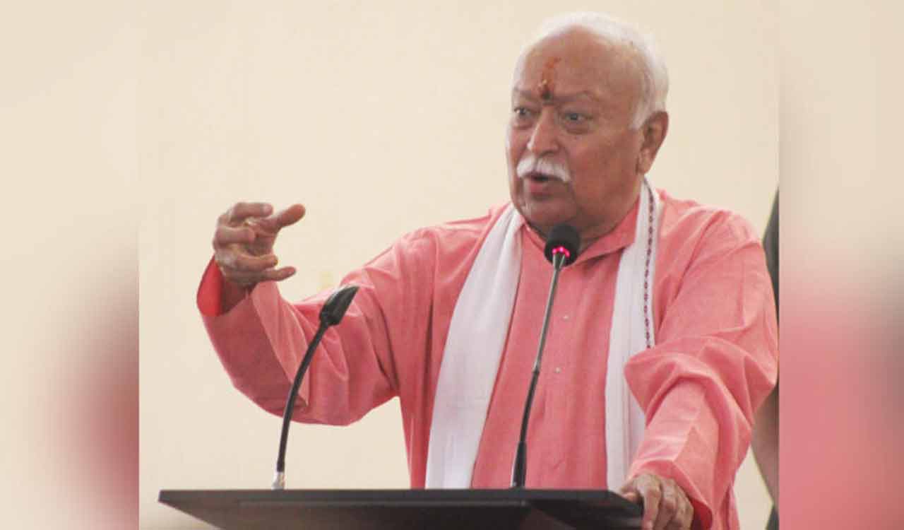 Spiritual leader takes dig at Bhagwat, says he ‘leads Sangh, not Hinduism’
