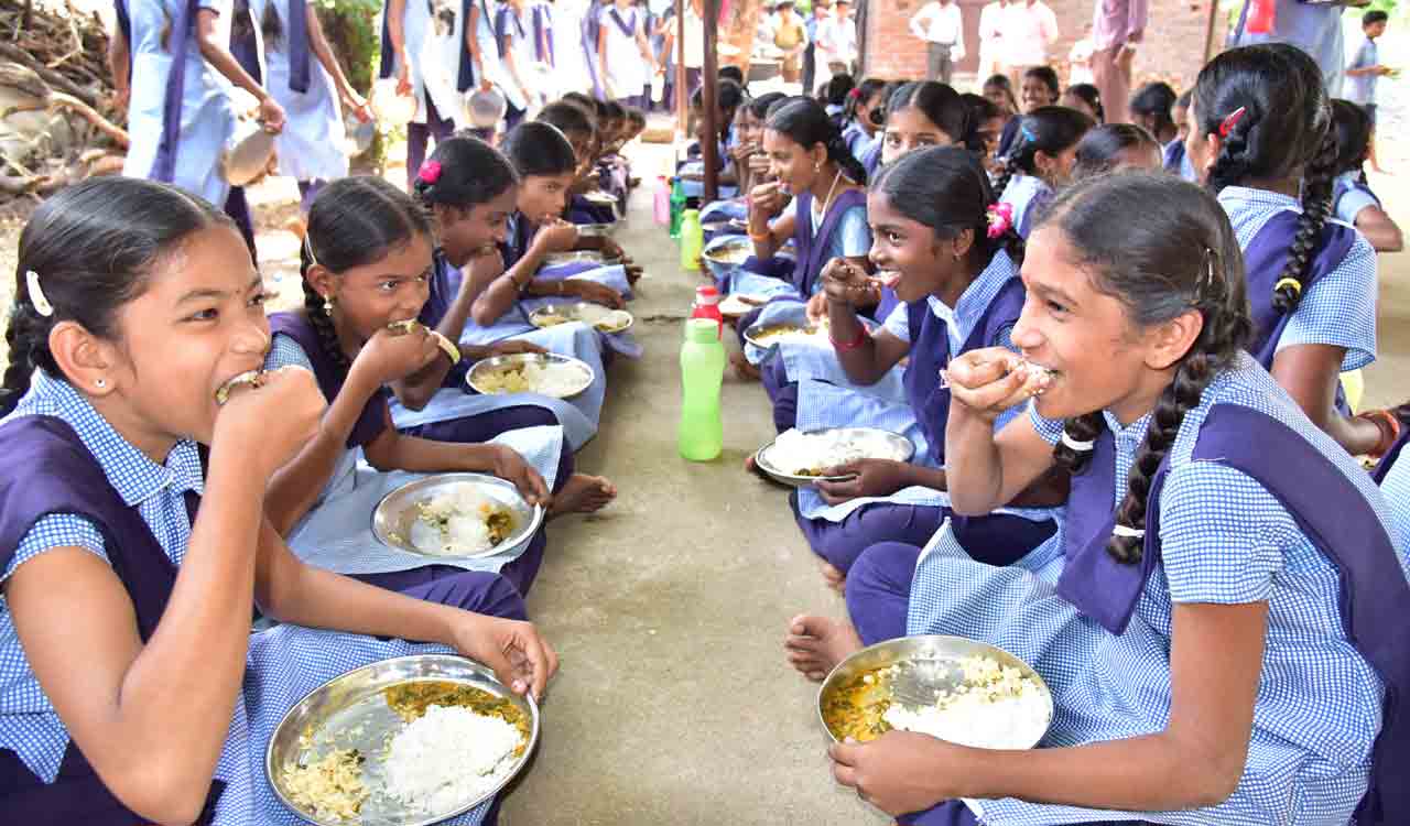 Telangana Govt scraps evening snacks, students struggle in extra classes